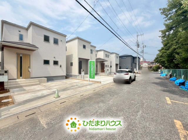 久喜吉羽第5　新築一戸建て　08　リーブルガーデンの前面道路含む現地写真