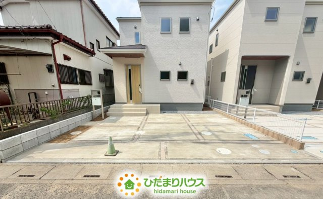 久喜吉羽第5　新築一戸建て　08　リーブルガーデンの駐車場