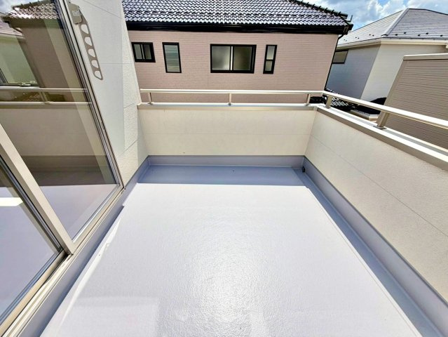 久喜吉羽第5　新築一戸建て　07　リーブルガーデンのバルコニー