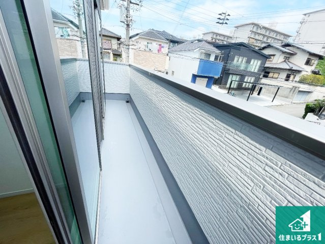 神戸市垂水区桃山台　第2期　新築一戸建てのバルコニー|ワイドバルコニーは洗濯物を干すスペースが広いのでご家族が多くても安心！