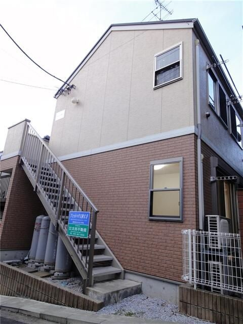 横浜市神奈川区神大寺１丁目のアパートの外観