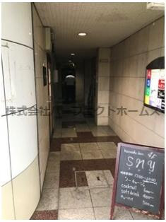 Kプラザのエントランス|建物の内部です