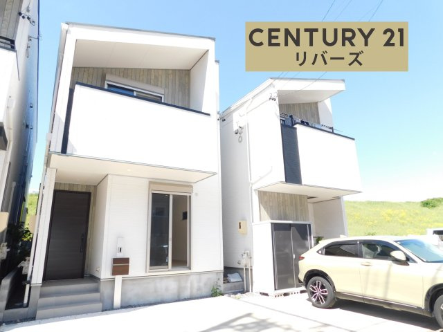 名古屋市北区上飯田北町４丁目の中古一戸建の外観|☆新規リフォーム済☆　　令和３年築！！　いつでもご案内できます♪（お問合せ当日、平日、水曜、夜間の見学でもＯＫ）　「上飯田」駅徒歩７分♪　　南向き、陽当たり良好！！　駐車並列２台ＯＫ！　周辺環境充実！