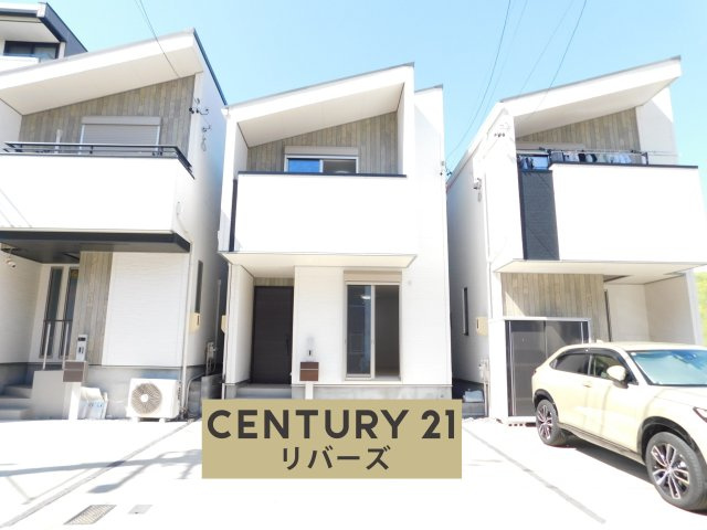 名古屋市北区上飯田北町４丁目の中古一戸建の外観|☆新規リフォーム済☆　　令和３年築！！　いつでもご案内できます♪（お問合せ当日、平日、水曜、夜間の見学でもＯＫ）　「上飯田」駅徒歩７分♪　　南向き、陽当たり良好！！　駐車並列２台ＯＫ！　周辺環境充実！