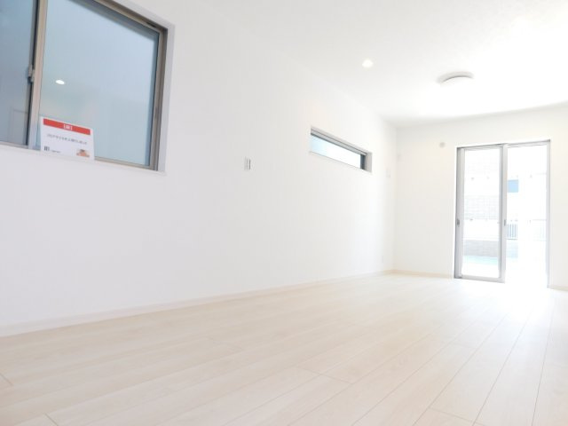 名古屋市北区上飯田北町４丁目の中古一戸建の居間・リビング|◇リビング◇　　南面で広い明るいリビング♪　（２０２５年１０月リフォーム済）