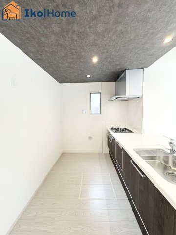 神戸市西区福吉台１丁目　新築戸建のキッチン|【ホームページに現地動画掲載中】●年中無休：当日予約可●キッチン同色のカップボードご依頼も承ります