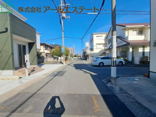 加古郡播磨町東本荘1丁目　　山陽電鉄「播磨町駅」徒歩2分の前面道路含む現地写真