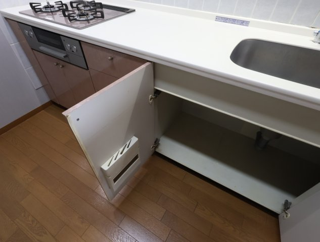 サーパス大輪町のキッチン|キッチン収納。たっぷり収納いただけます。