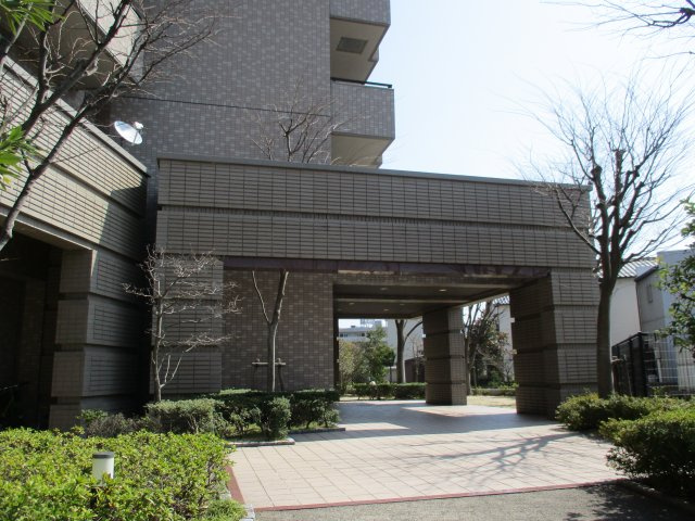 サーパス大輪町のエントランス