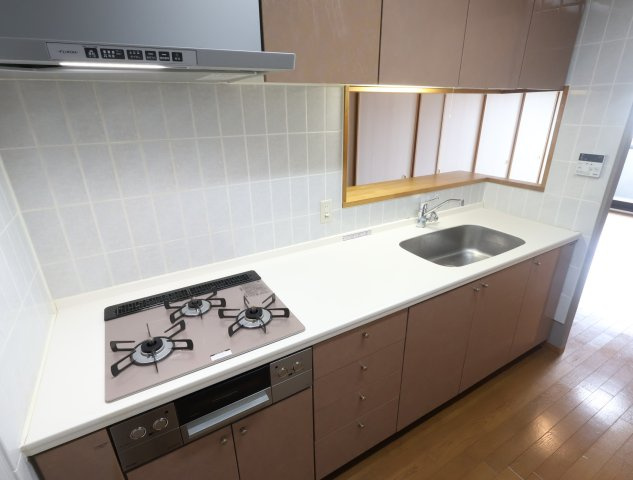 サーパス大輪町のキッチン|3コンロ