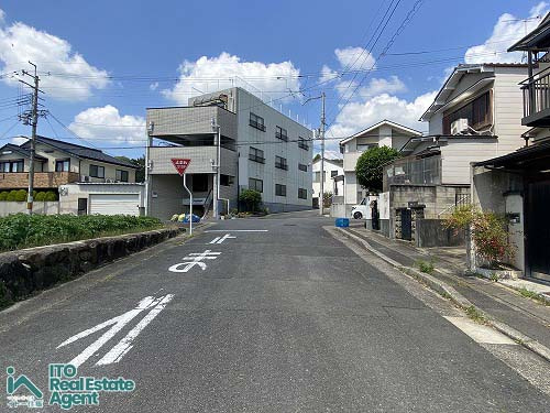 西賀茂大深町 新築戸建ての前面道路含む現地写真