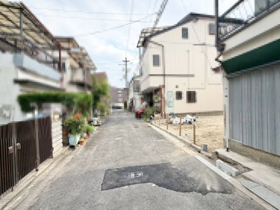 【前面道路含む現地写真】 | 住道矢田６丁目　新築一戸建 | ゆとりのある洗面室ですよ♪朝の身支度もスムーズにできますね！