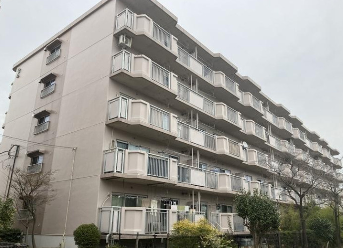 厚木リバーサイド２号棟の外観