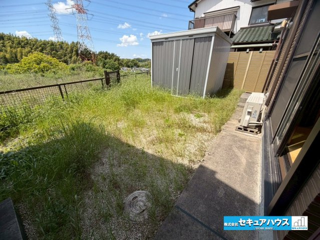 【中古戸建】東浦町大字石浜字菰蓋の庭|【庭】
◆開放感のあるお庭は、ガーデニングや家庭菜園、お子様の遊び場など使い方自在。
◆四季を感じながら、家族でゆったり過ごせる癒しの空間です。