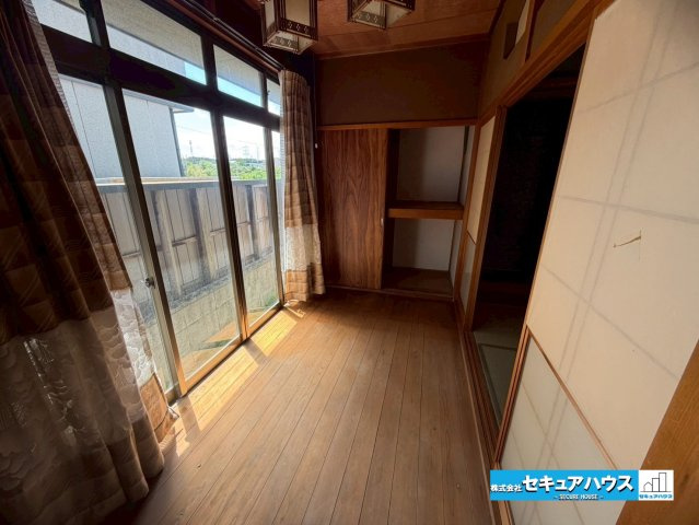 【中古戸建】東浦町大字石浜字菰蓋の和室|【離れ・和室】
◆落ち着いた雰囲気の魅力の和室は、くつろぎ空間としてはもちろん、来客用などで活躍すること間違えなし！！
◆畳のぬくもりが心地よい癒しの空間です。