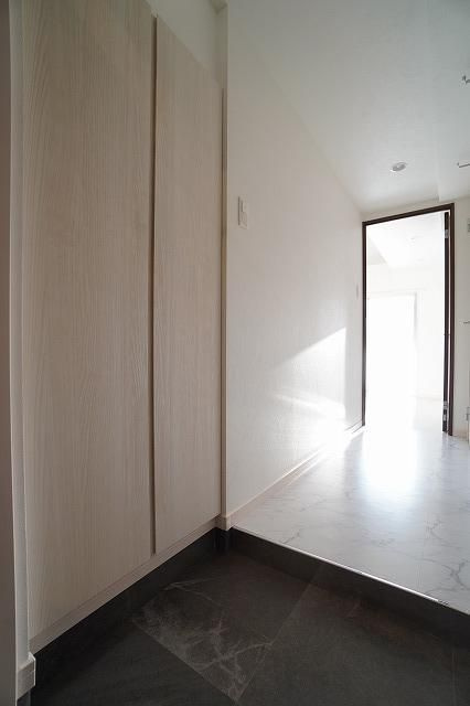 MODERN PALAZZO 天神南II　春吉小学校区の玄関|MODERN PALAZZO 天神南II