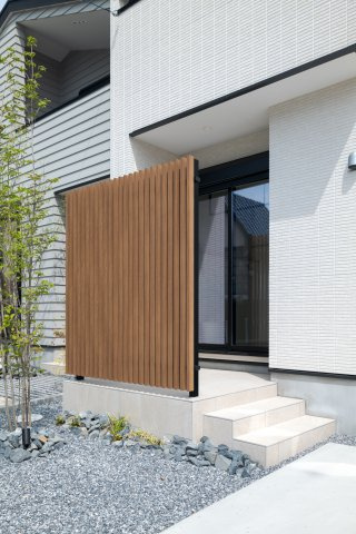 小牧市北外山｜名古屋市の戸建ならホームアップの庭|ランドリールームから外に出ることも可能です◎