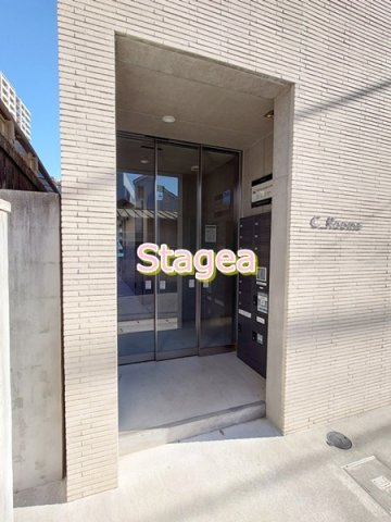 さいたま市中央区上落合９丁目の賃貸マンションのエントランス