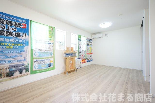 殿台町［モデルハウス］未使用物件の洋室|間仕切りが可能なので、2部屋に分ける事も可能です！
＊当日ご案内可＊ご希望の物件まとめてご案内！弊社が掲載していない物件でもOK♪お気軽にご相談ください ♪お電話でのお問合わせがスムーズ♪