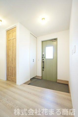 殿台町［モデルハウス］未使用物件の玄関|＊当日ご案内可＊ご希望の物件まとめてご案内！弊社が掲載していない物件でもOK♪お気軽にご相談ください ♪お電話でのお問合わせがスムーズ♪