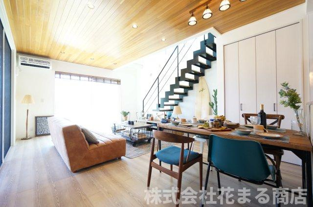 殿台町［モデルハウス］未使用物件の居間・リビング|＊当日ご案内可＊ご希望の物件まとめてご案内！弊社が掲載していない物件でもOK♪お気軽にご相談ください ♪お電話でのお問合わせがスムーズ♪