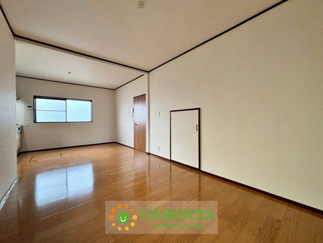 古河市諸川　中古一戸建ての居間・リビング