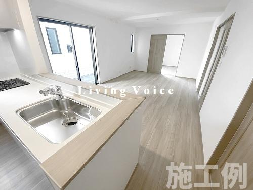 【居間・リビング】 | 【仲介手数料０円】座間市ひばりが丘3丁目　新築一戸建て | 座間市ひばりが丘3丁目　新築一戸建て