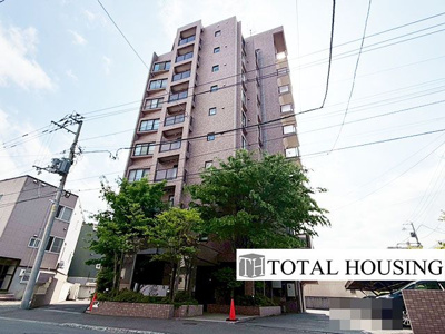 【外観】 | ヴィルヌーブ南円山 | 流行に左右されず、将来にわたって価値が継続する「上質」な佇まい。おしゃれな雰囲気や自然の潤い、親しみやすさといった暮らしを豊かにしてくれる住空間です。