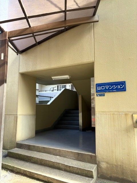 山口マンションのロビー