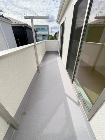 八潮市南川崎　中古戸建のバルコニー|南西向きバルコニーにて日当たり良好