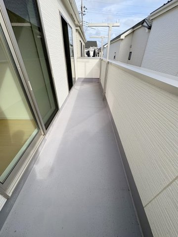 八潮市南川崎　中古戸建のバルコニー|南西向きバルコニーにて日当たり良好