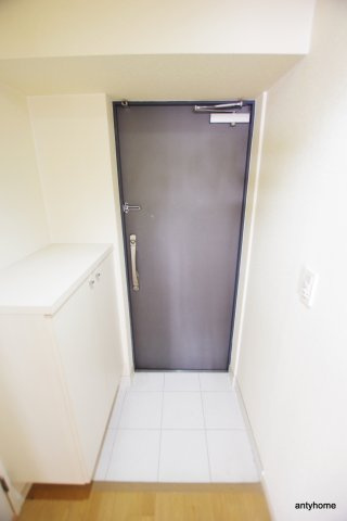 エクセレント南森町　仲介手数料無料の玄関