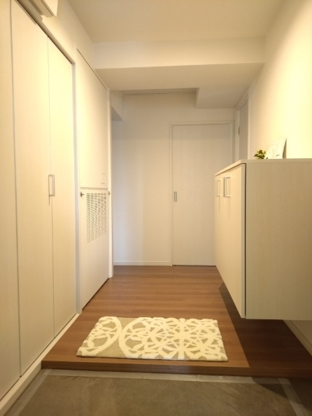 アステム芦屋B棟の玄関