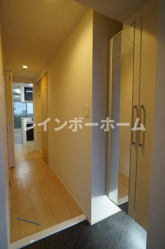 グランデ新宿の玄関