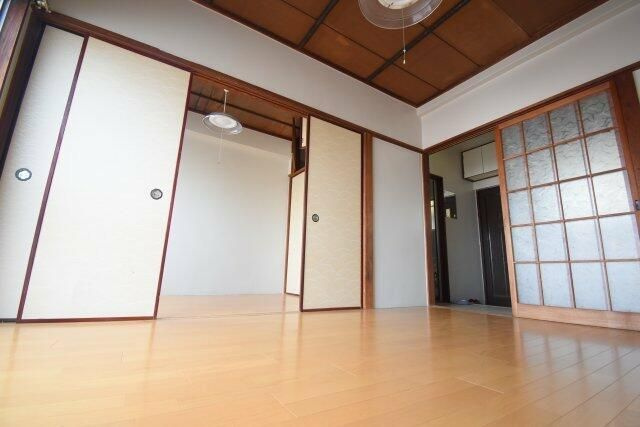 萩赤門ビルの寝室