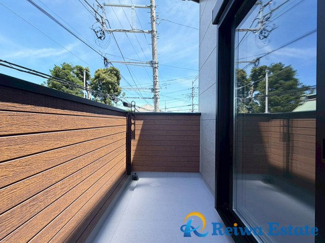 新築戸建　茅ヶ崎市高田1丁目のバルコニー|リビングから繋がる西向きのバルコニー。2階に水回りがまとまり家事動線がスムーズです♪
