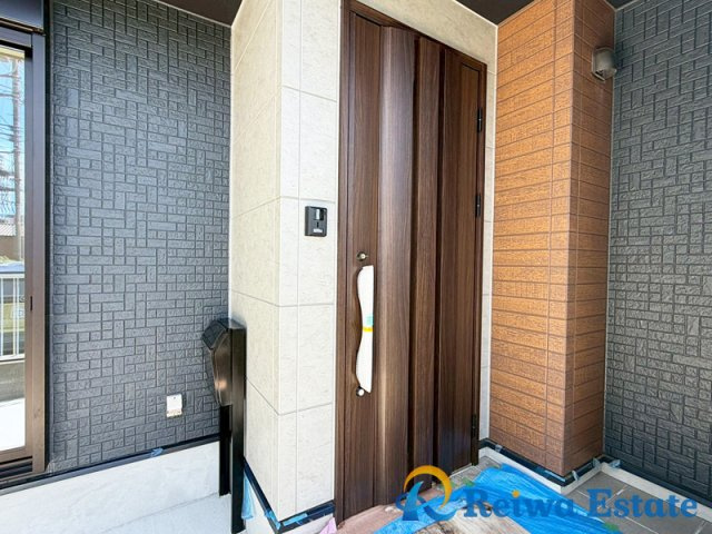 新築戸建　茅ヶ崎市高田1丁目の玄関|ここから始まる「日常」はご家族にとって大切で貴重な時間。ご不明点・現地見学のご希望は、お気軽にお問い合わせください。