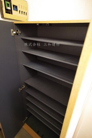 第2パークマンションの玄関|同間取り別室の参考写真です
