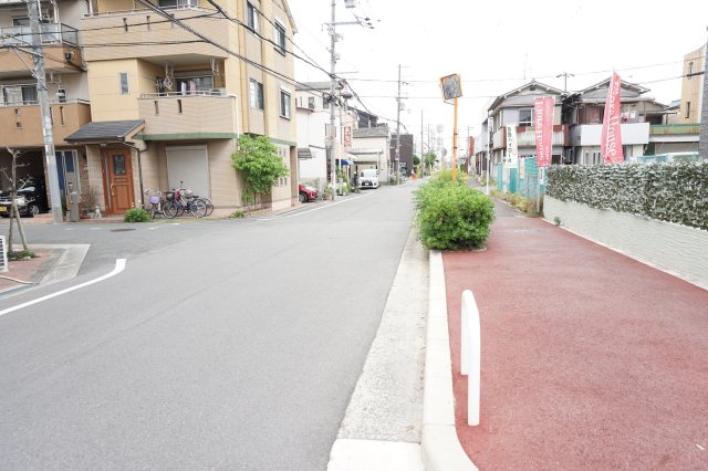売土地　四條畷市美田町27号地（建築条件無し更地）の前面道路含む現地写真