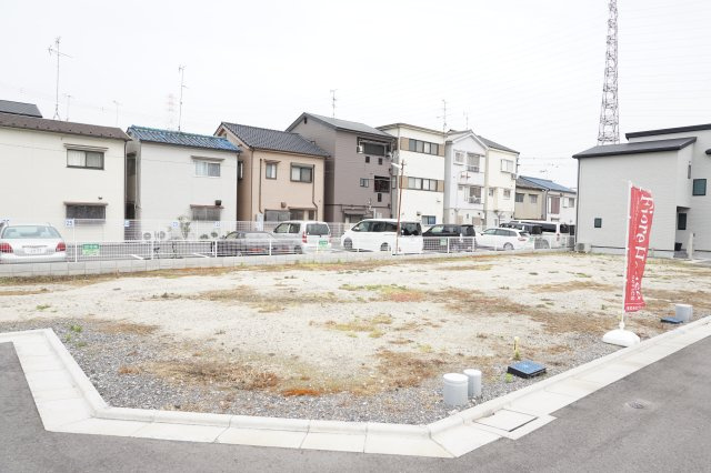 売土地　四條畷市美田町27号地（建築条件無し更地）の前面道路含む現地写真
