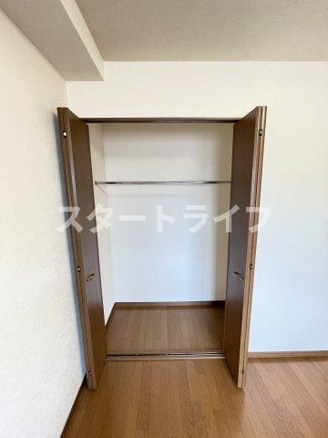 大阪市淀川区木川西２丁目の賃貸マンションの収納