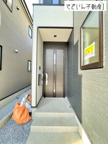 【玄関】 | LIGARE久喜市野久喜4期　新築住宅 | ≪5号棟≫
現地(2026年7月撮影)
