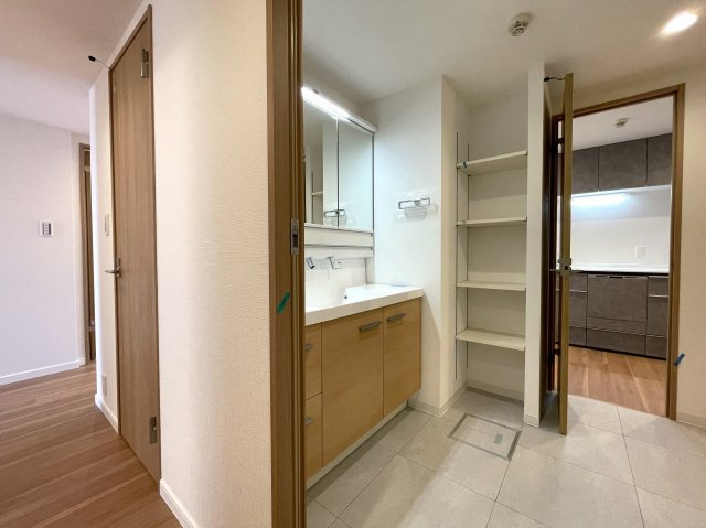 水の流れるロビーは、どこぞのホテル！？そんなゴージャス感もあり、さすがの最上階は抜け感もバッチリな思考が一瞬止まる『サンクタス横浜二俣川』リフォームの脱衣所