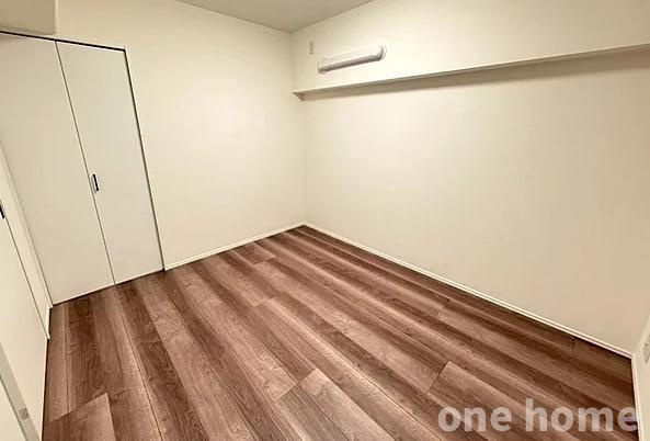 コスモハイツ新大阪弐番館の洋室|◆約5.3帖洋室（サービスルーム）です！サービスルームは建築基準法で定める居室の要件を満たしていませんが、実質、個室としてご使用いただけます！