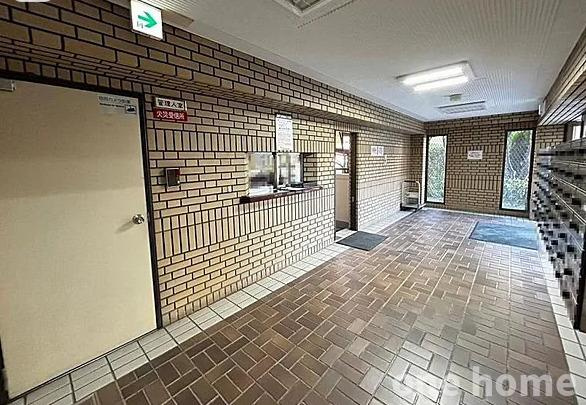 コスモハイツ新大阪弐番館のエントランス|◆広々としたマンションエントランスです！管理人さん日勤です！