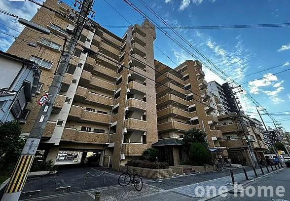 コスモハイツ新大阪弐番館の外観|◆近隣にはスーパーなどの商業施設が充実！通勤・通学・出張・お出かけに便利な「新大阪」駅へ徒歩圏内！