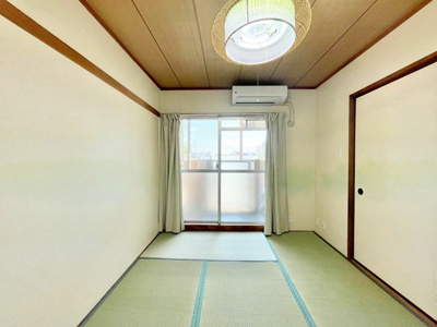 【和室】 | ユニライフ千里中央 | 現在ご返済中のカーローン・カードローン・教育ローンなどを住宅ローンに一本化したり、家具家電購入費用・引越し費用を住宅ローンと組み合わせるなど、お客さまにメリットの多い住宅ローンのご提案が可能です。
