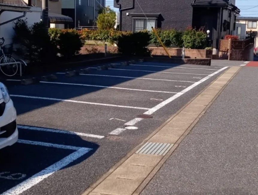 レオパレス来夢の駐車場