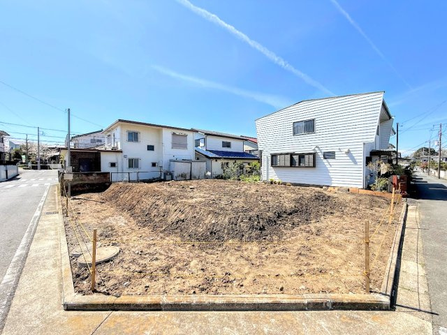栄区東上郷町　新築戸建ての前面道路含む現地写真|◆前面道路も幅員があり車の運転も安心！前面道路は閑静な住宅地。車通りの少ない道路です。お子様にも安心です。