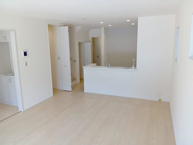 【居間・リビング】 | 清水町徳倉3期 新築建売分譲住宅 建物＋土地 TW06166 | 清水町徳倉　1号棟　リビング　※令和8年7月9日撮影写真